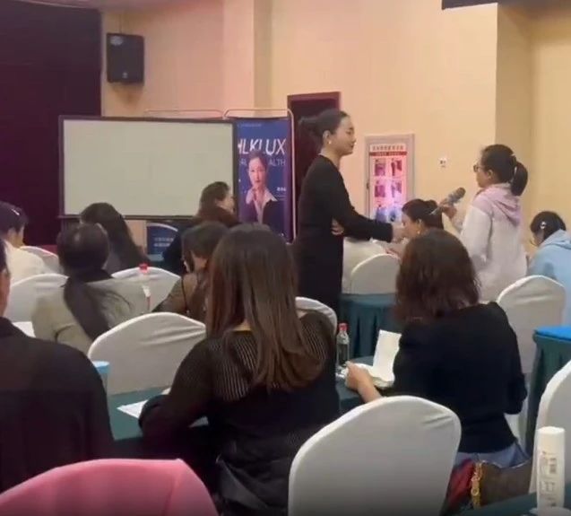 慧立康加盟店院长认真听课中